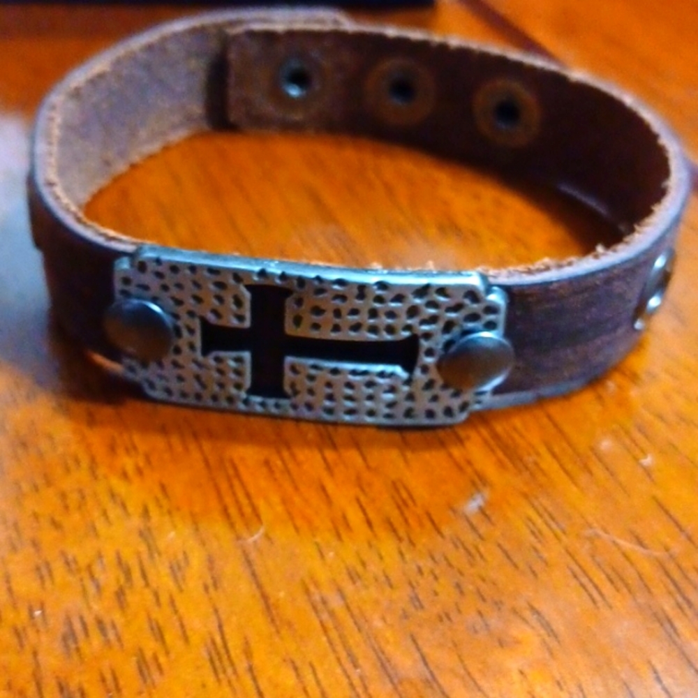Brown leater Old Cross Wristband